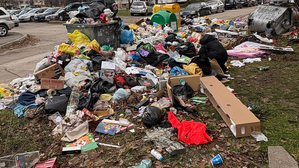 "Люлин" потънал в боклуци