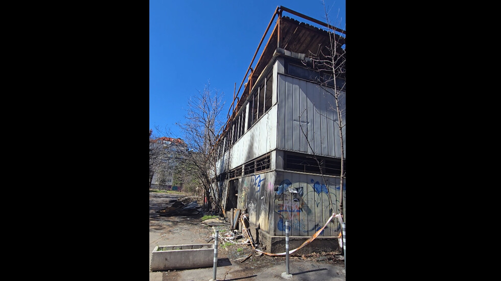 Опасна сграда до столичното 73-то училище