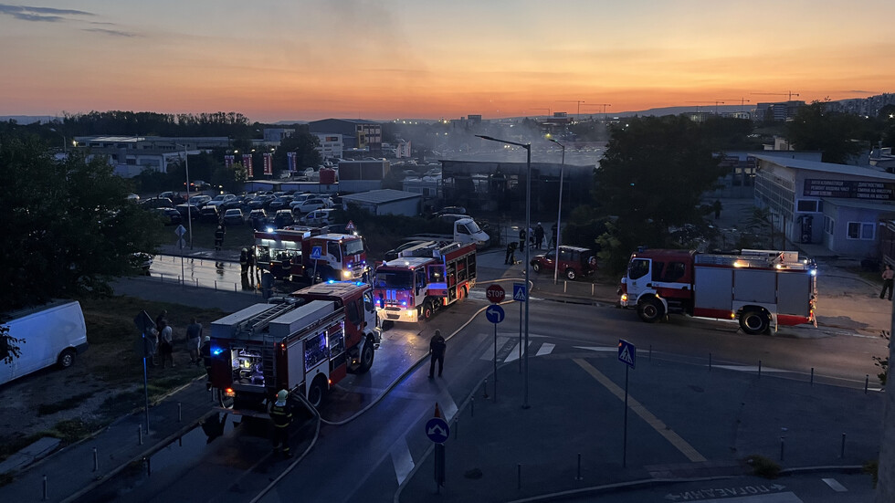 Пожар в сервиз във Варна
