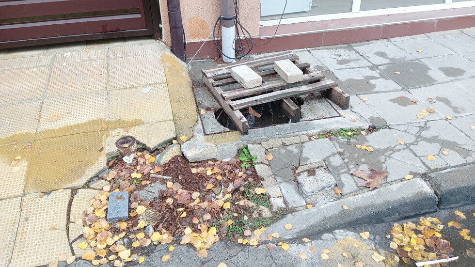 Тротоар с дървен палет
