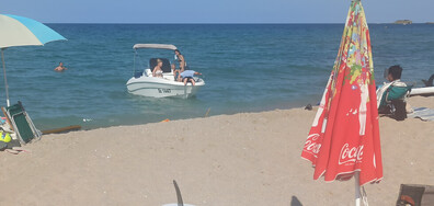Лодка на плаж "Корал"