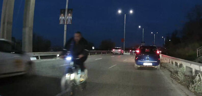 В насрещното с колело