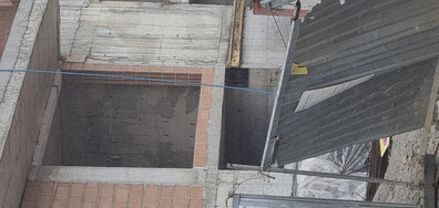 Опасен строеж: Оградите се разтварят при вятър