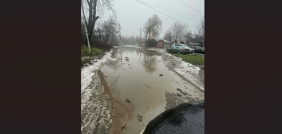 Наводнен път