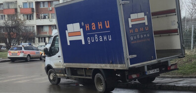 Паркирал на 2 пешеходни пътеки пред столична болница