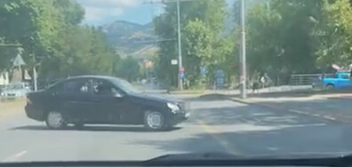 Ето така се правят маневри в град Сливен в насрещното
