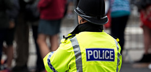 Петима са обвинени за атака с киселина срещу 3-годишно дете във Великобритания