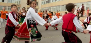 БЪЛГАРСКО ХОРО ПО СВЕТА: Танцуват наши сънародници от над 25 държави (ВИДЕО)