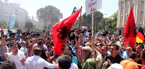 Антиправителствени протести в Тирана (СНИМКИ)