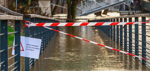 Бури и наводнения във Франция, един човек се удави в колата си