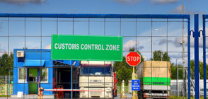 Митничари задържаха над 6000 спортни облекла с лого на световни марки