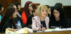 Нов скандал заради Закона за личната помощ, Манолова - готова да подаде оставка