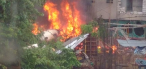 Правителствен самолет се разби в Индия, петима загинаха (ВИДЕО+СНИМКИ)