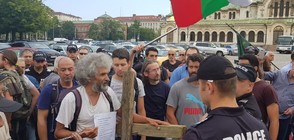 Съмишленици на Босия говорят пред медиите