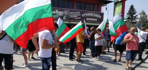 Протест на животновъди блокира пътя Елхово - Шарково (ВИДЕО)