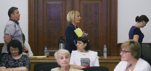 СКАНДАЛ: Изгониха Мая Манолова от заседание на Тристранката (ВИДЕО+СНИМКИ)