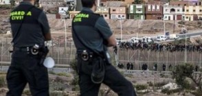 Повече от 700 мигранти атакуваха оградата между Мароко и Испания (ВИДЕО)