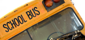 Училищен автобус се преобърна на магистрала в САЩ