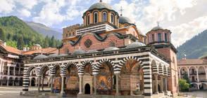 Хиляди туристи се отправиха към Рилския манастир за Успение Богородично