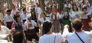 Започна фестивалът на народната носия в Жеравна (ВИДЕО)