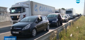 Километрични опашки по границата с Турция (ВИДЕО)