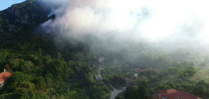 КАДРИ ОТ ДРОН: Горят 100 дка гори в труднодостъпен район над Карлово (ВИДЕО+СНИМКИ)