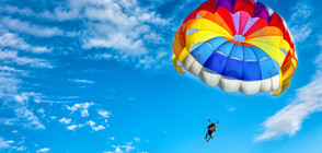 СПЕКТАКЪЛ В НЕБЕТО: България е домакин на Световното по парашутизъм (ВИДЕО)