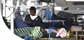 ДРАМАТА С МИГРАНТСКИЯ КОРАБ: Италия даде на 27 малолетни да слязат на брега