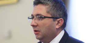 Депутатите гласуват оставката на Николай Нанков