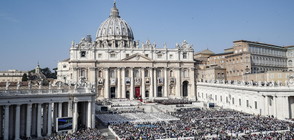 Папа Франциск канонизира две от най-спорните фигури на Католическата църква от 20 век
