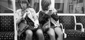 СМЪРТТА НА ОБЩУВАНЕТО: Снимки на хора, обсебени от своите телефони (ГАЛЕРИЯ)