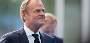 ЕКОТУР: Президентът на Европейския съвет обиколи Париж със скутер (ВИДЕО)