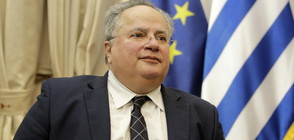 Гръцкият външен министър си подаде оставката