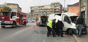 Бус с нафта се разби до полицията в Горна Оряховица (СНИМКИ+ВИДЕО)