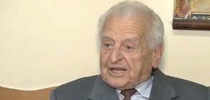90-годишен адвокат от Велико Търново продължава да приема клиенти (ВИДЕО)