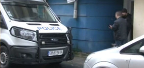 Полицаи разбиха вратите на случайни граждани при спецакция в Бургас