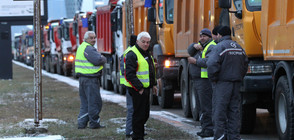 Строители на протест, изкараха машини на "Цариградско шосе" (ВИДЕО+СНИМКИ)