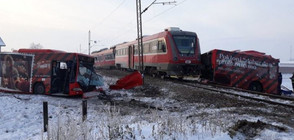 Влак и ученически автобус се удариха в Сърбия, има жертви и десетки ранени (ВИДЕО)