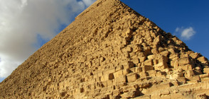 Написаха "Локо 2019" на Хеопсовата пирамида (СНИМКА)