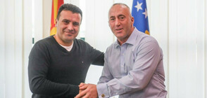 Заев и Харадинай на неофициална среща на летището в Прищина