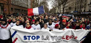 „ЧЕРВЕНИ ШАЛЧЕТА”: Над 10 000 на шествие в Париж в защита на демокрацията (ВИДЕО+СНИМКИ)