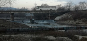 ПРОТЕСТ ЗАРАДИ КАРИЕРА: Ще останат ли без мост жителите на село Розово?