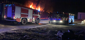 Огромен пожар избухна в цех за месо във Войводиново (СНИМКИ)