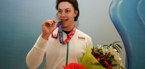 Радослава Мавродиева се прибира у дома със златния медал (СНИМКИ)