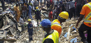 Продължават спасителните работи след срутването на сграда в Нигерия