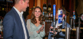 Принц Уилям показа завидни умения при наливането на бира