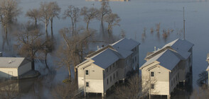 Трима загинали и хиляди евакуирани заради наводнения в САЩ