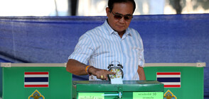 Тайландският премиер игра голф, докато чака изборните резултати