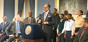 Общински съветник в Ню Йорк е най-високият политик в света (СНИМКИ)