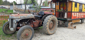 Французин обикаля света с трактор с 25 км в час (ВИДЕО+СНИМКИ)